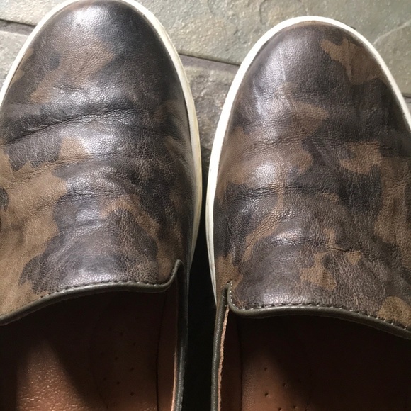 Shoes - Picture 8 of 13